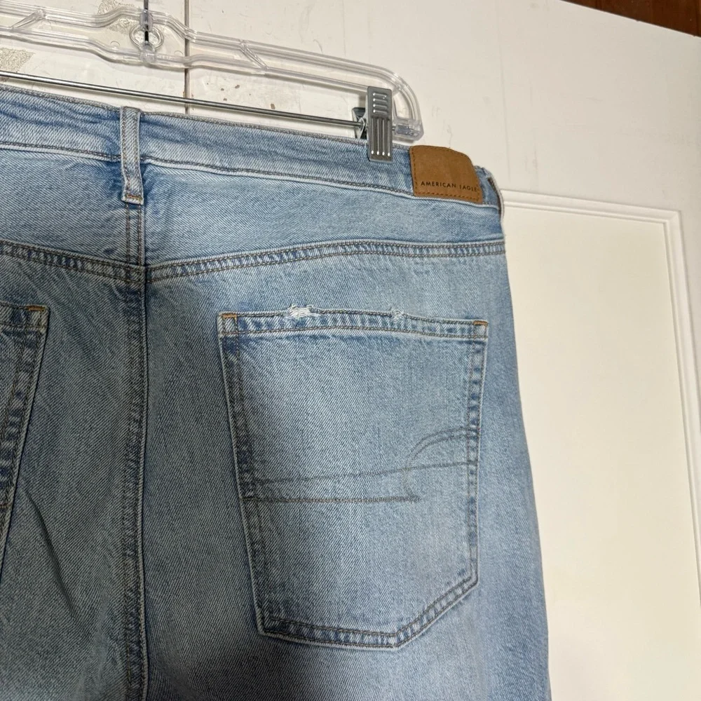 American Eagle 90's Bootcut Jeans Distressing Ripped Knees Size 18 Lighter Blue - Picture 8 of 12